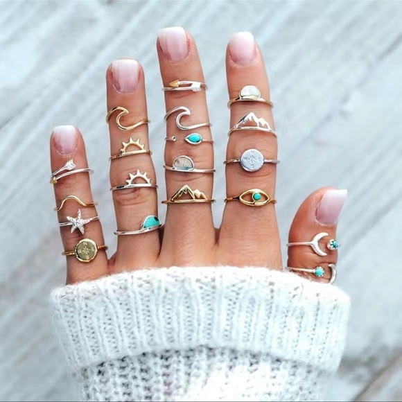 Jewelry - 5/$20 sun wave arrow 19 piece ring set